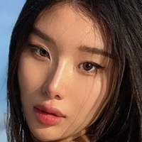 Mari Bambei Çıplak