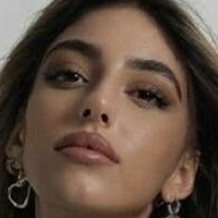 May Arev Çıplak