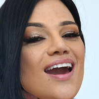 Mona Azar Çıplak
