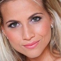 Monica Apor Çıplak