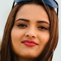 Neelam Giri Çıplak