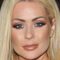 Nicola McLean Çıplak