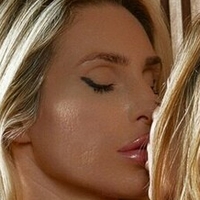 Nikki Luciaa Çıplak
