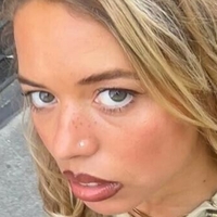Nilufer Yanya Çıplak