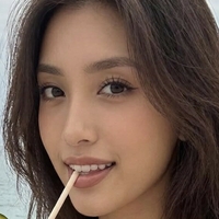 Paris Kingsley Çıplak