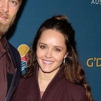 Rebecca Breeds Çıplak