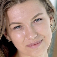 Regina Swift Çıplak