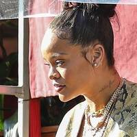Rihanna Çıplak