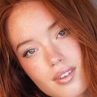 Riley Rasmussen Çıplak