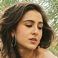 Sara Ali Khan Çıplak