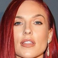 Sharna Burgess Çıplak