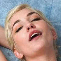 Skye Blue Çıplak