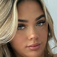 Skye Grey Çıplak