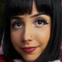 Skyle Cherry Çıplak