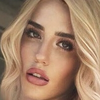Skyler Grey Çıplak
