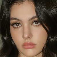 Sonya Zoloeva Çıplak