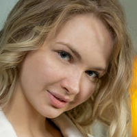 Sophie Blond Çıplak