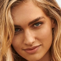 Taylor Sharpe Çıplak