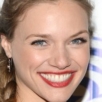 Tracy Spiridakos Çıplak