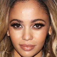 Vanessa Morgan Çıplak