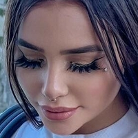 Victoria Macan Çıplak