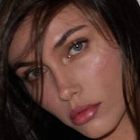 Vika Bronova Çıplak